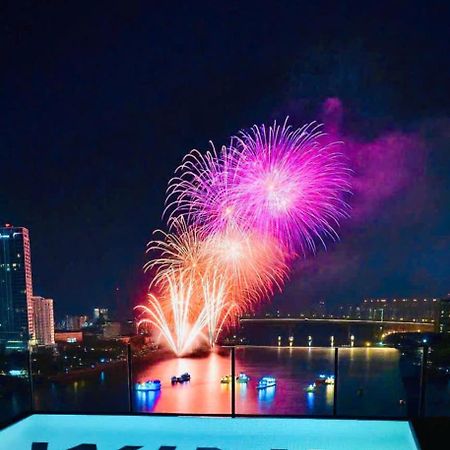 Wink Icon Hotel Danang Riverside - Luxury Suites - 24Hrs Stay & Rooftop Pool Bar Buitenkant foto