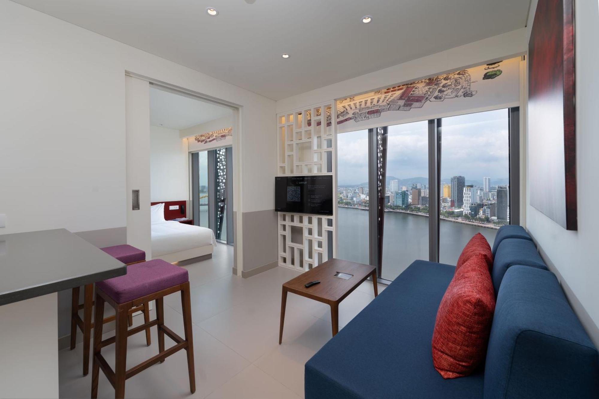 Wink Icon Hotel Danang Riverside - Luxury Suites - 24Hrs Stay & Rooftop Pool Bar Buitenkant foto