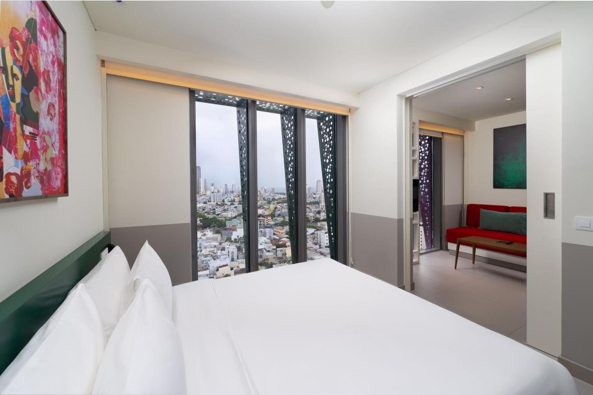 Wink Icon Hotel Danang Riverside - Luxury Suites - 24Hrs Stay & Rooftop Pool Bar Buitenkant foto