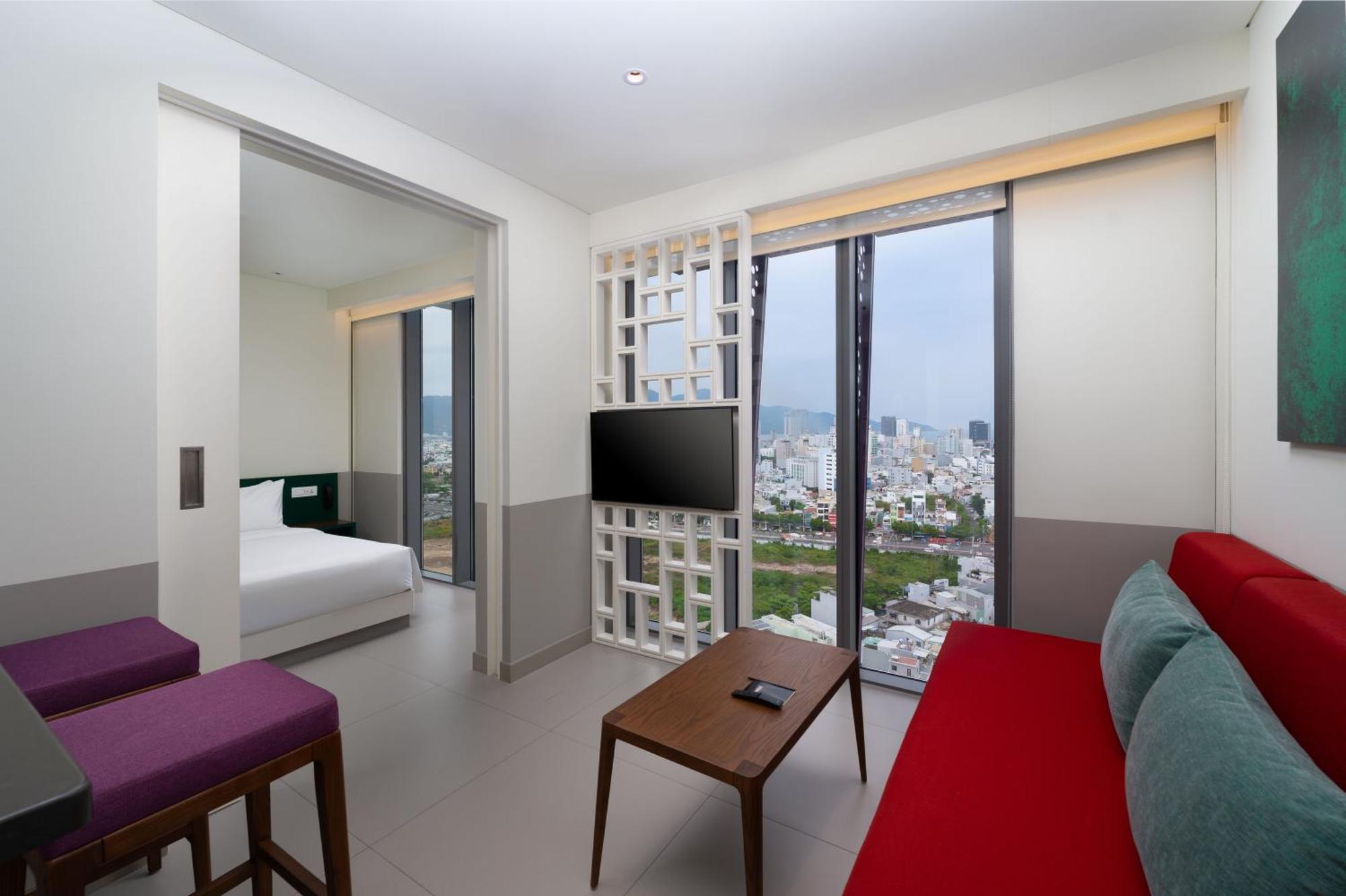 Wink Icon Hotel Danang Riverside - Luxury Suites - 24Hrs Stay & Rooftop Pool Bar Buitenkant foto