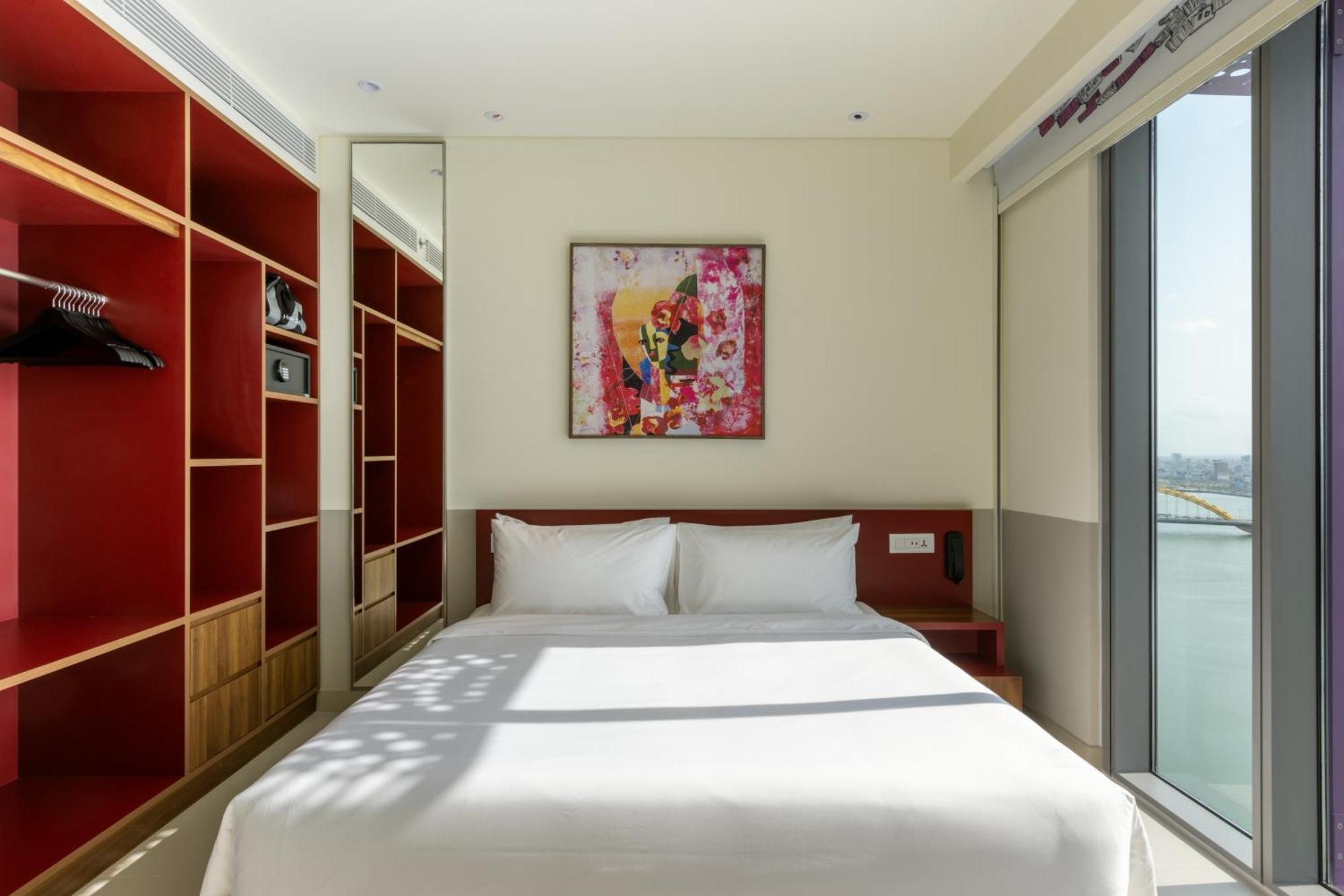 Wink Icon Hotel Danang Riverside - Luxury Suites - 24Hrs Stay & Rooftop Pool Bar Buitenkant foto