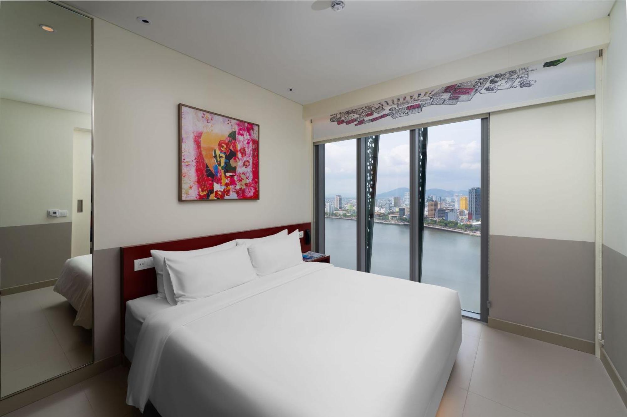 Wink Icon Hotel Danang Riverside - Luxury Suites - 24Hrs Stay & Rooftop Pool Bar Buitenkant foto