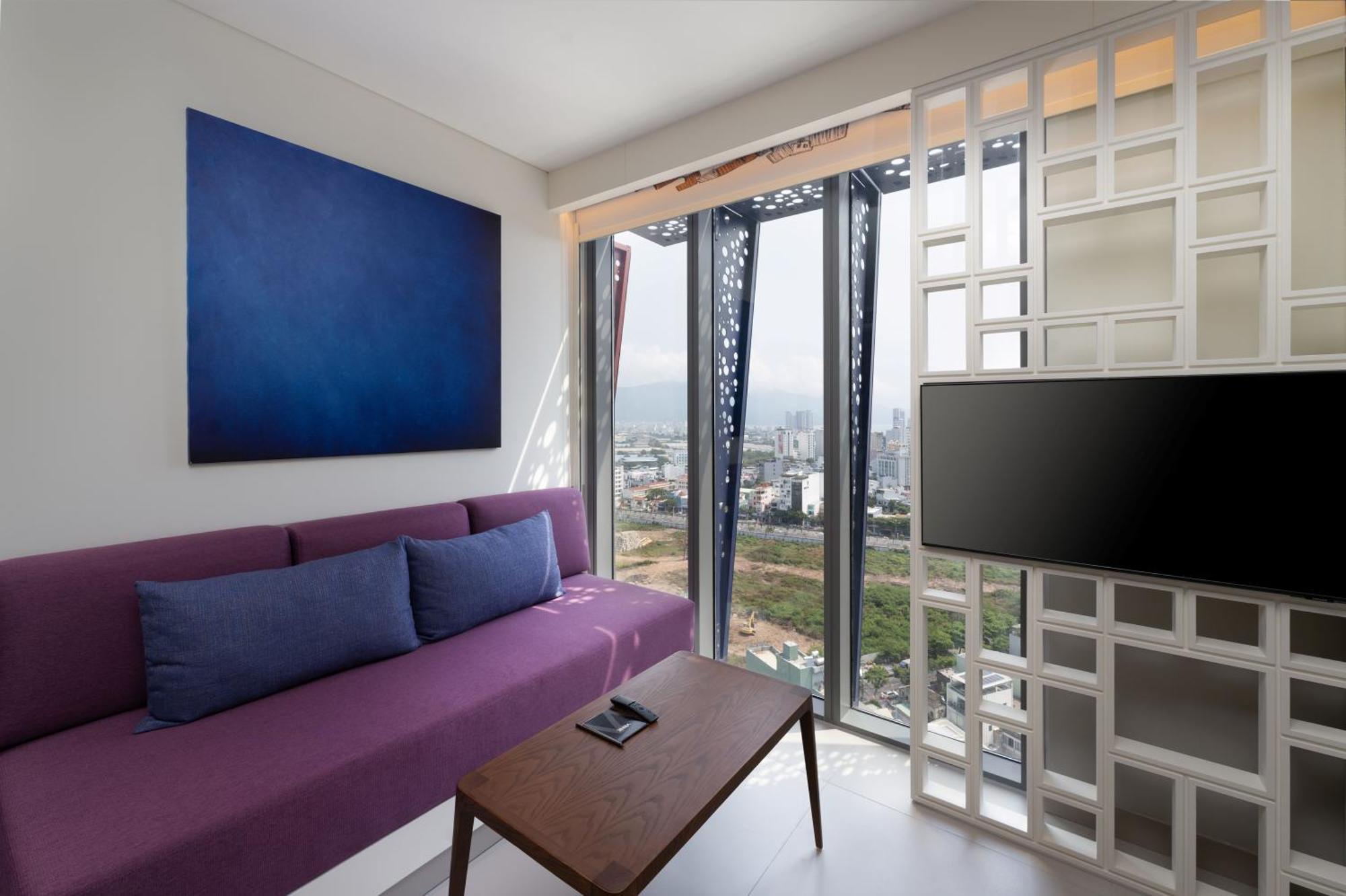 Wink Icon Hotel Danang Riverside - Luxury Suites - 24Hrs Stay & Rooftop Pool Bar Buitenkant foto