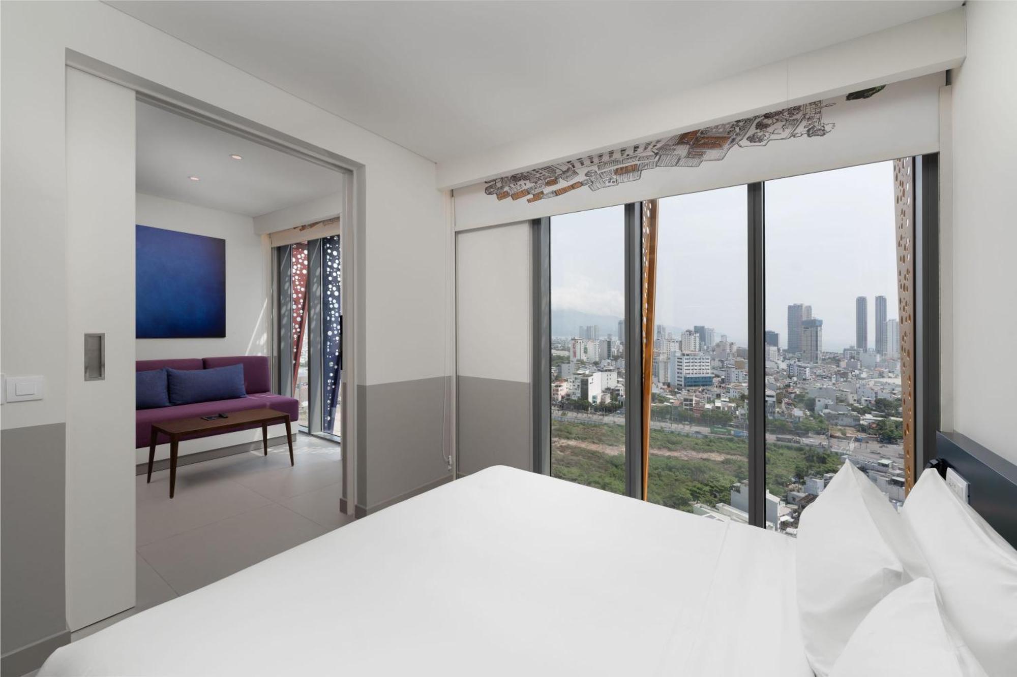 Wink Icon Hotel Danang Riverside - Luxury Suites - 24Hrs Stay & Rooftop Pool Bar Buitenkant foto