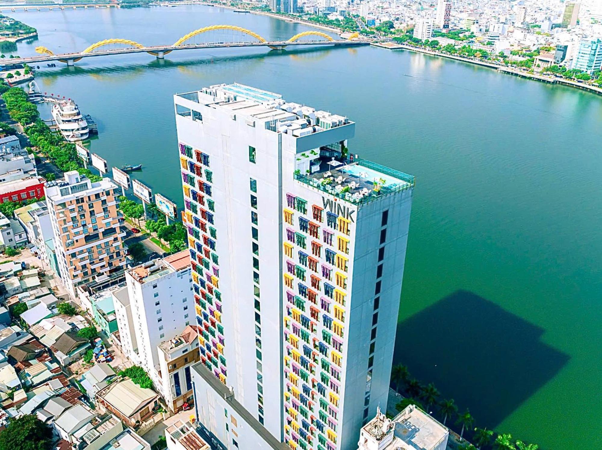 Wink Icon Hotel Danang Riverside - Luxury Suites - 24Hrs Stay & Rooftop Pool Bar Buitenkant foto