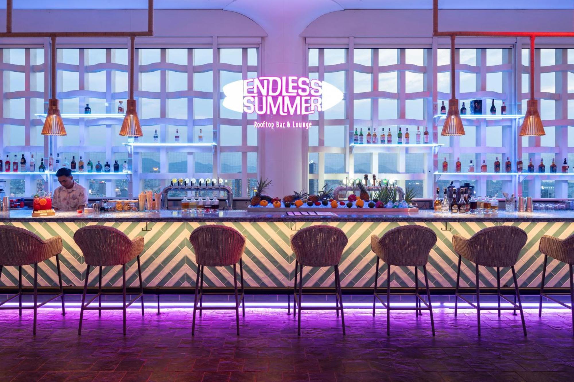 Wink Icon Hotel Danang Riverside - Luxury Suites - 24Hrs Stay & Rooftop Pool Bar Buitenkant foto