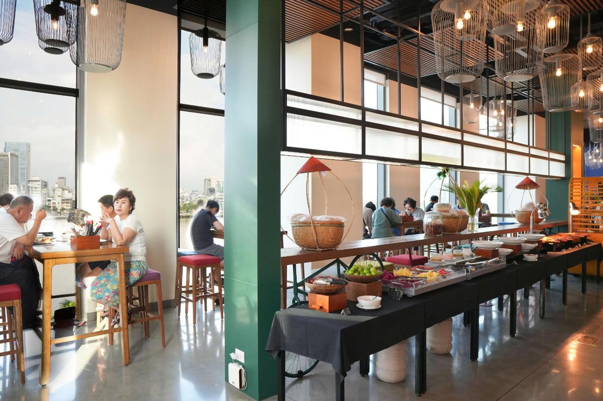 Wink Icon Hotel Danang Riverside - Luxury Suites - 24Hrs Stay & Rooftop Pool Bar Buitenkant foto