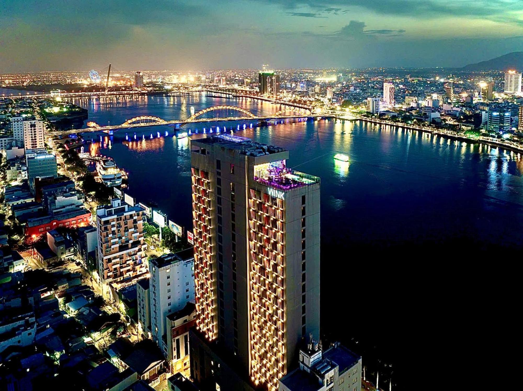 Wink Icon Hotel Danang Riverside - Luxury Suites - 24Hrs Stay & Rooftop Pool Bar Buitenkant foto